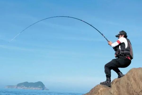 垂钓军鱼的方法，可采用手竿钓、抛竿钓等方式