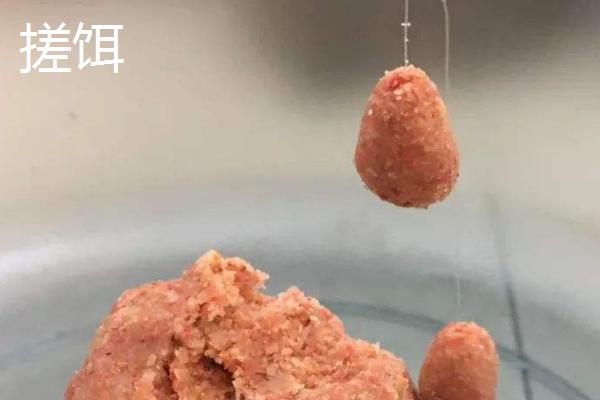 拉饵和搓饵的区别，制作方法、重量、雾化程度等方面均不同